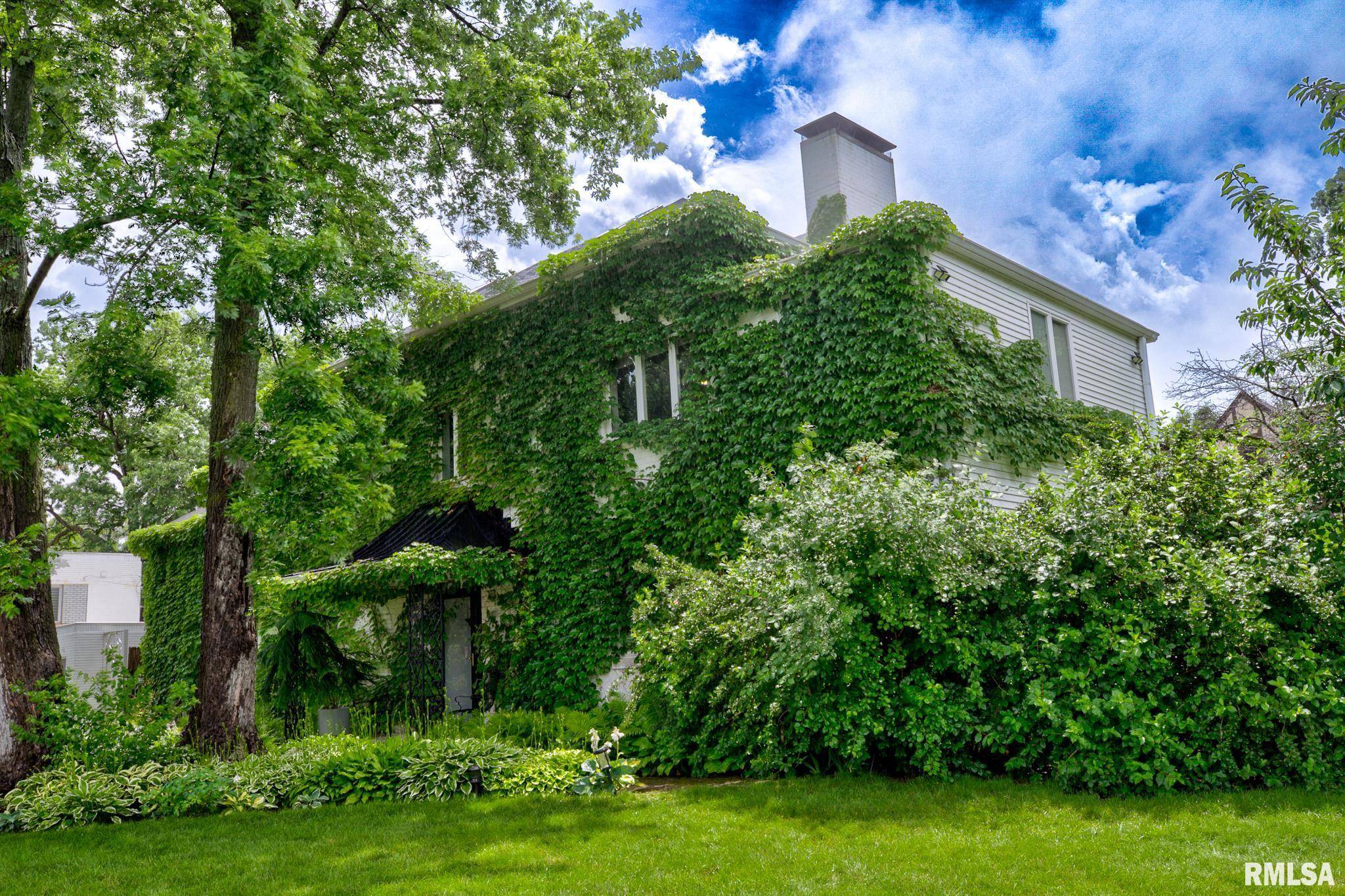 Peoria, IL 61614,102 W CRESTWOOD DR