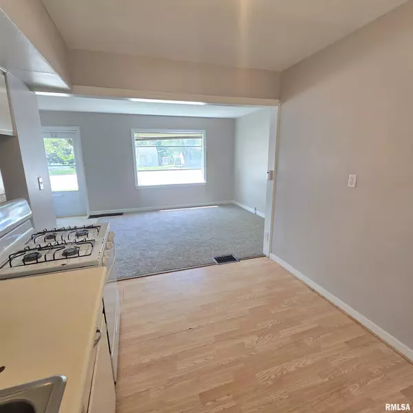 Peoria, IL 61604,2029 W FORREST HILL AVE