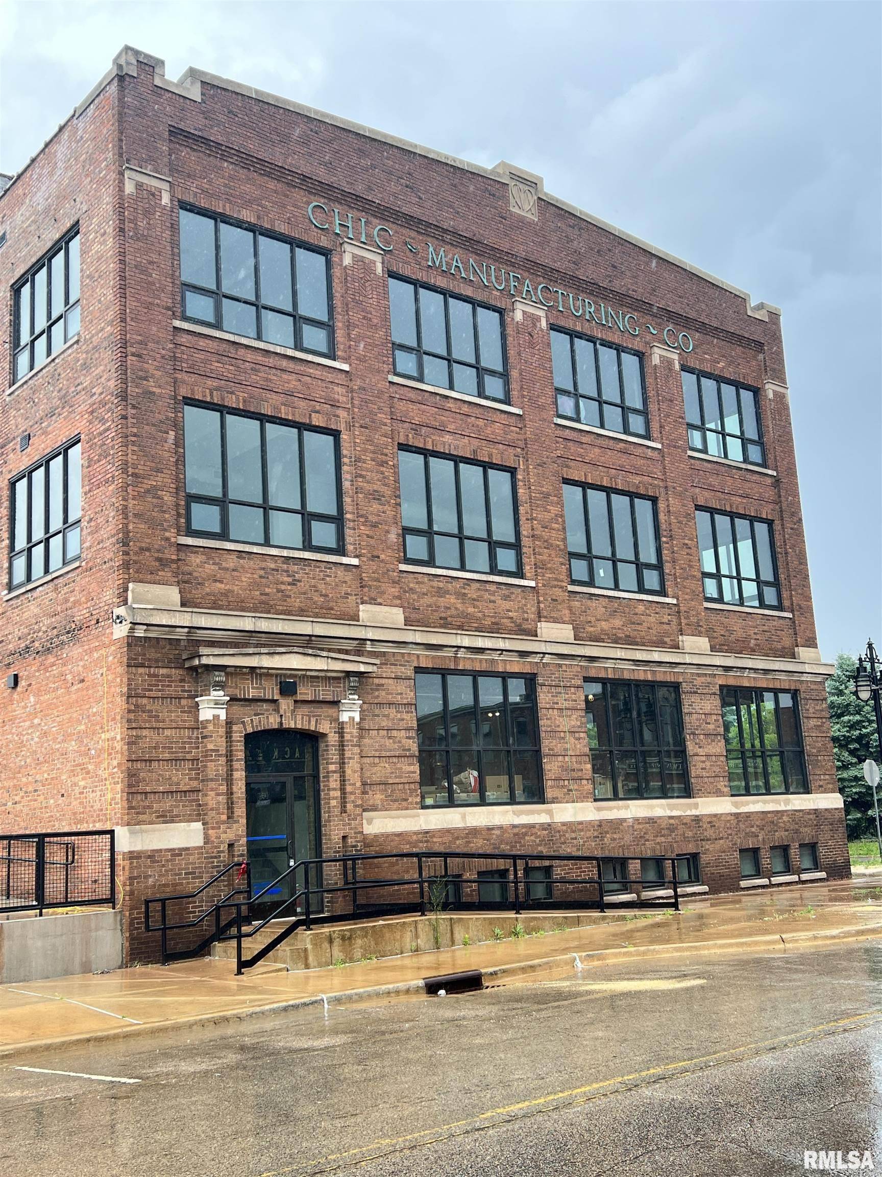 1001 SW ADAMS ST #102, Peoria, IL 61602