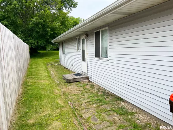 Peoria, IL 61614,913 W SHENANDOAH DR #2