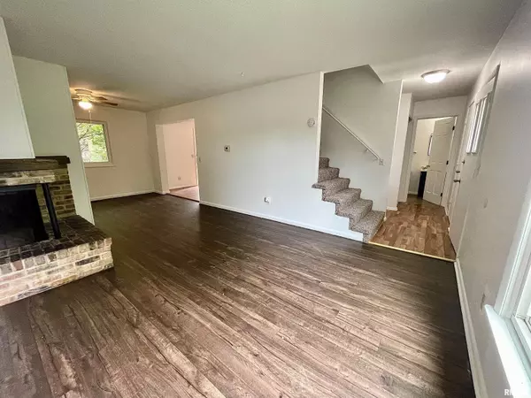 Macomb, IL 61455,15 CEDAR DR