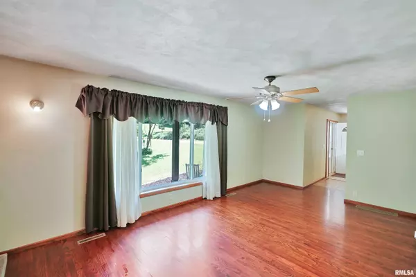 Farmington, IL 61531,21210 E SILVER CREEK RD