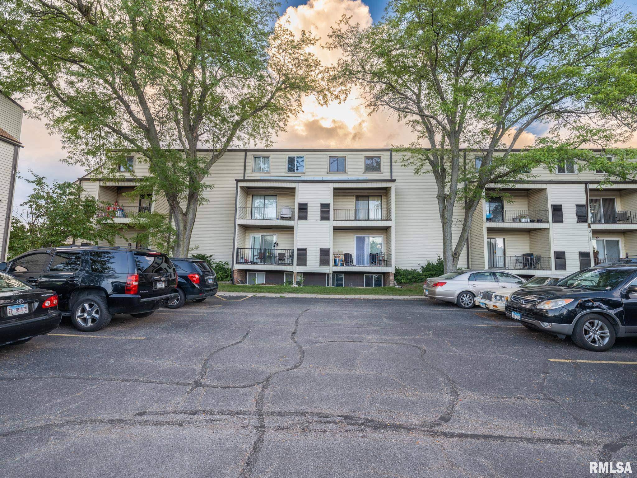 3119 W WILLOW KNOLLS RD #37B, Peoria, IL 61614