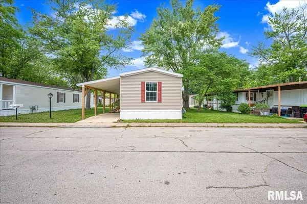 105 MULBERRY DR, Morton, IL 61550