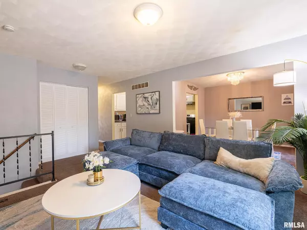 Peoria, IL 61604,3518 W PEMFORD CT