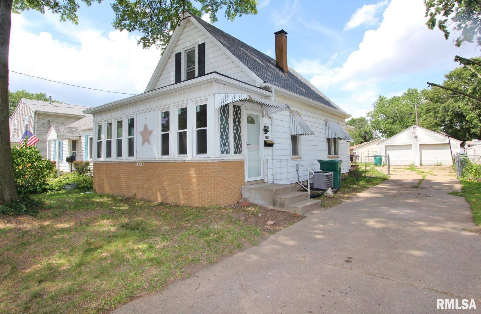 2209 W AYRES AVE, West Peoria, IL 61604