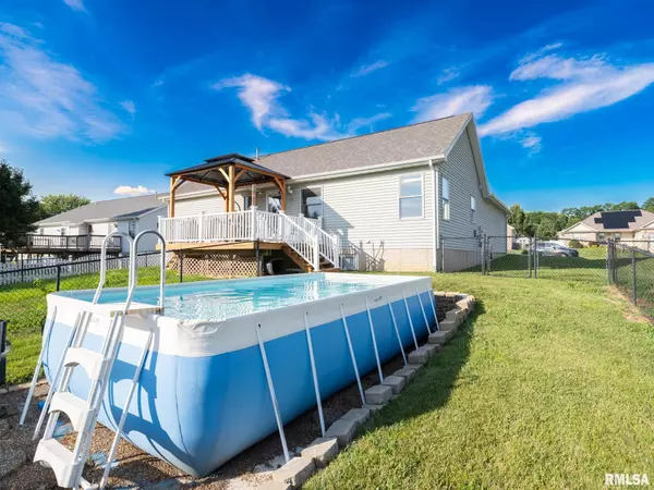 Pekin, IL 61554,1709 HOPE CT