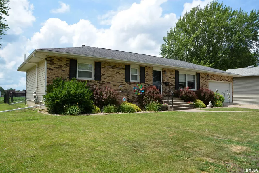 914 Jamie LN, Macomb, IL 61455