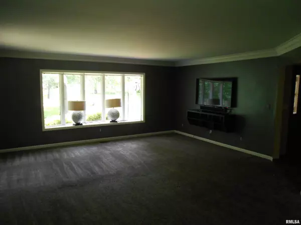 Macomb, IL 61455,1001 Wigwam Hollow