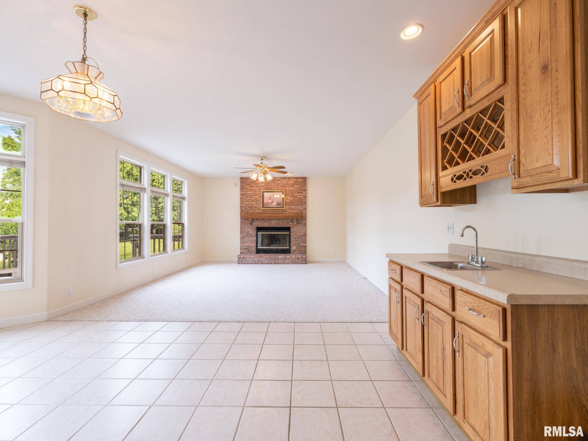 Peoria, IL 61615,919 W BROOKFOREST DR