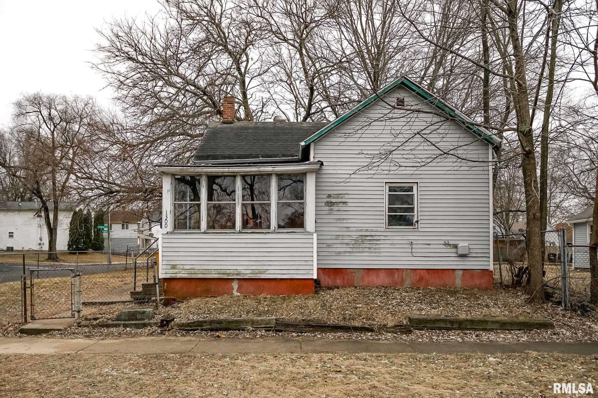 1300 W MARTIN ST, Peoria, IL 61605