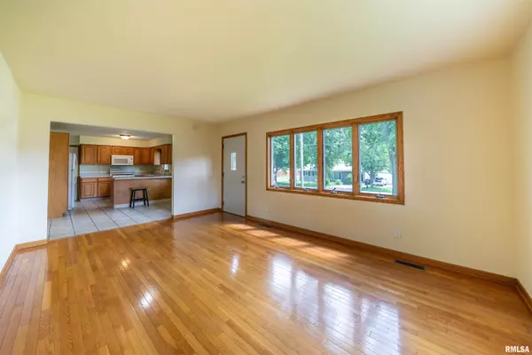 Delavan, IL 61734,105 E 9TH ST