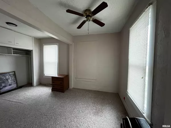 Macomb, IL 61455,729 S RANDOLPH ST