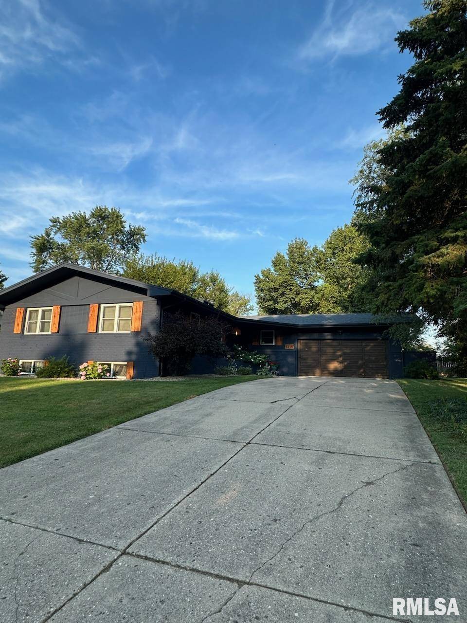 5215 N SHERBROOK AVE, Peoria, IL 61614