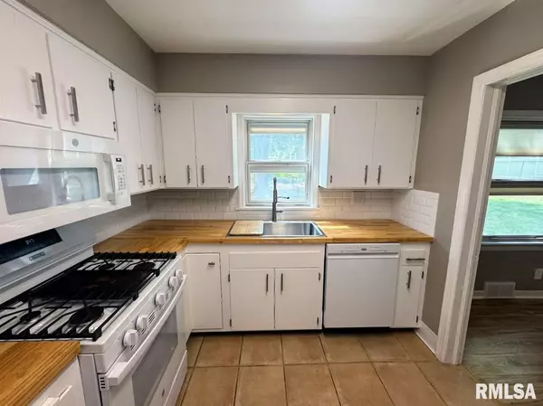 Peoria, IL 61614,4107 N HOLLYRIDGE CIR
