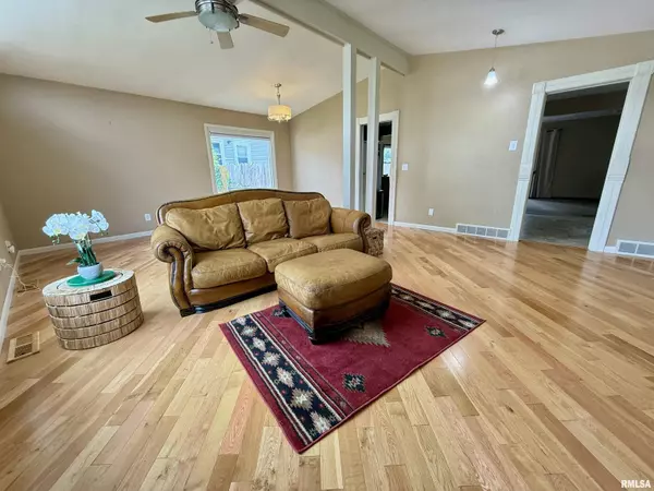 Pekin, IL 61554,1005 EDISON CT