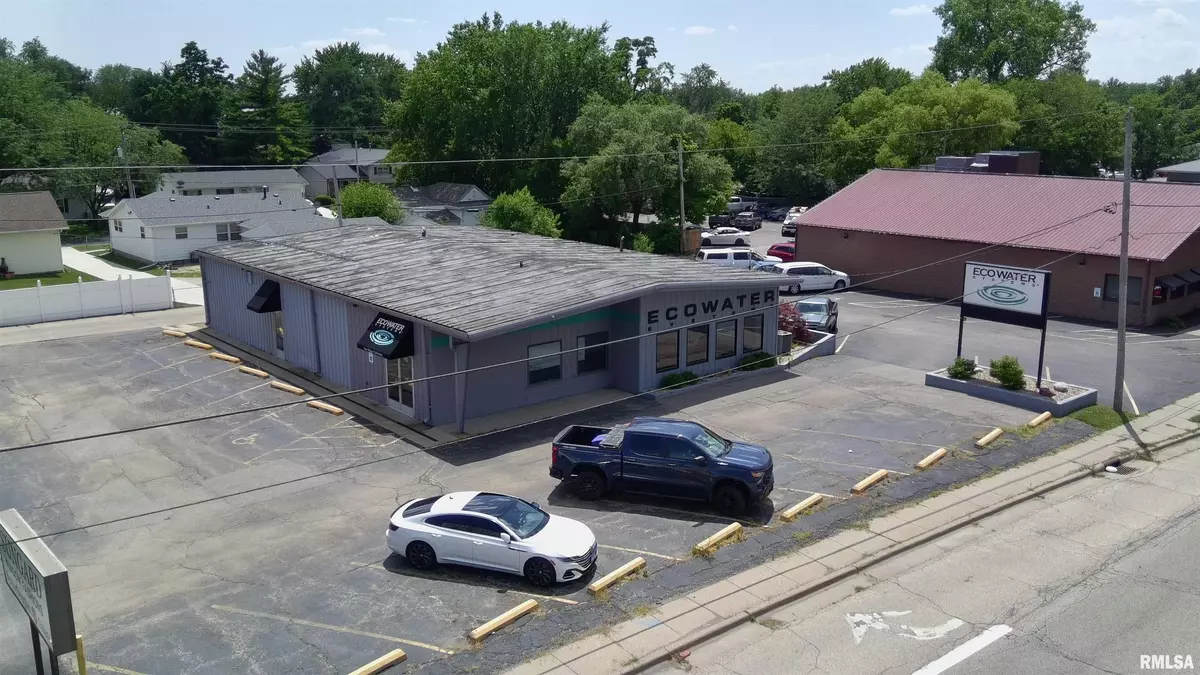 Peoria, IL 61614,502 E WAR MEMORIAL DR