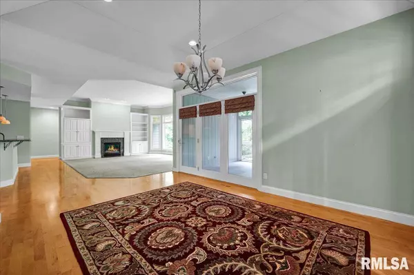 Peoria, IL 61615,5615 W TIMBER OAK CT