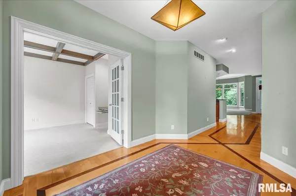 Peoria, IL 61615,5615 W TIMBER OAK CT