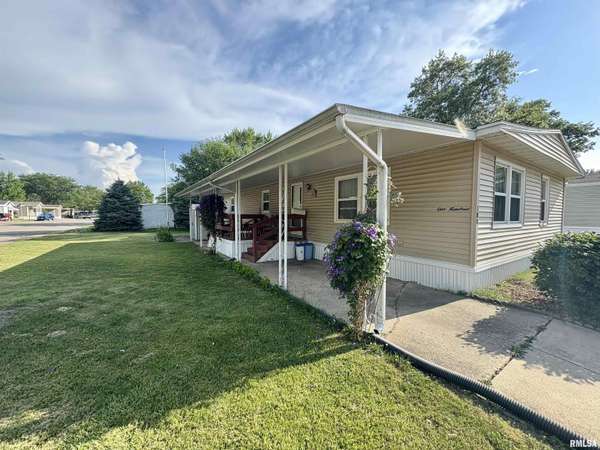 100 MULBERRY DR, Morton, IL 61550