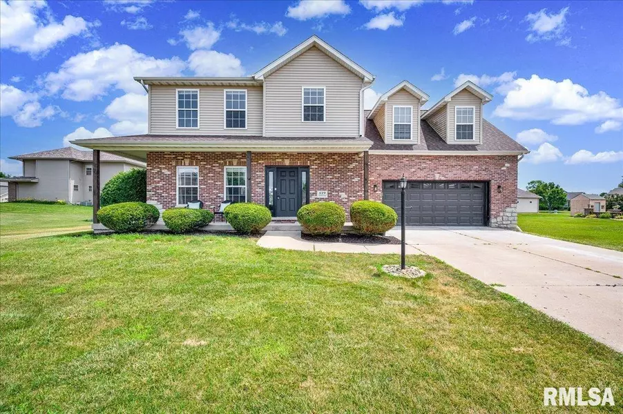 819 GRANDYLE DR, Washington, IL 61571