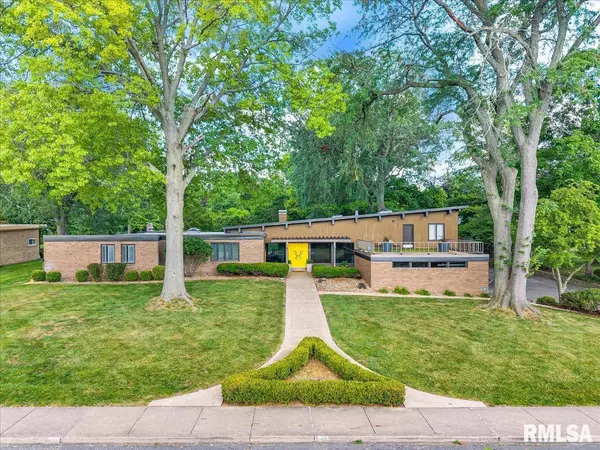 3300 N BIGELOW ST, Peoria, IL 61604