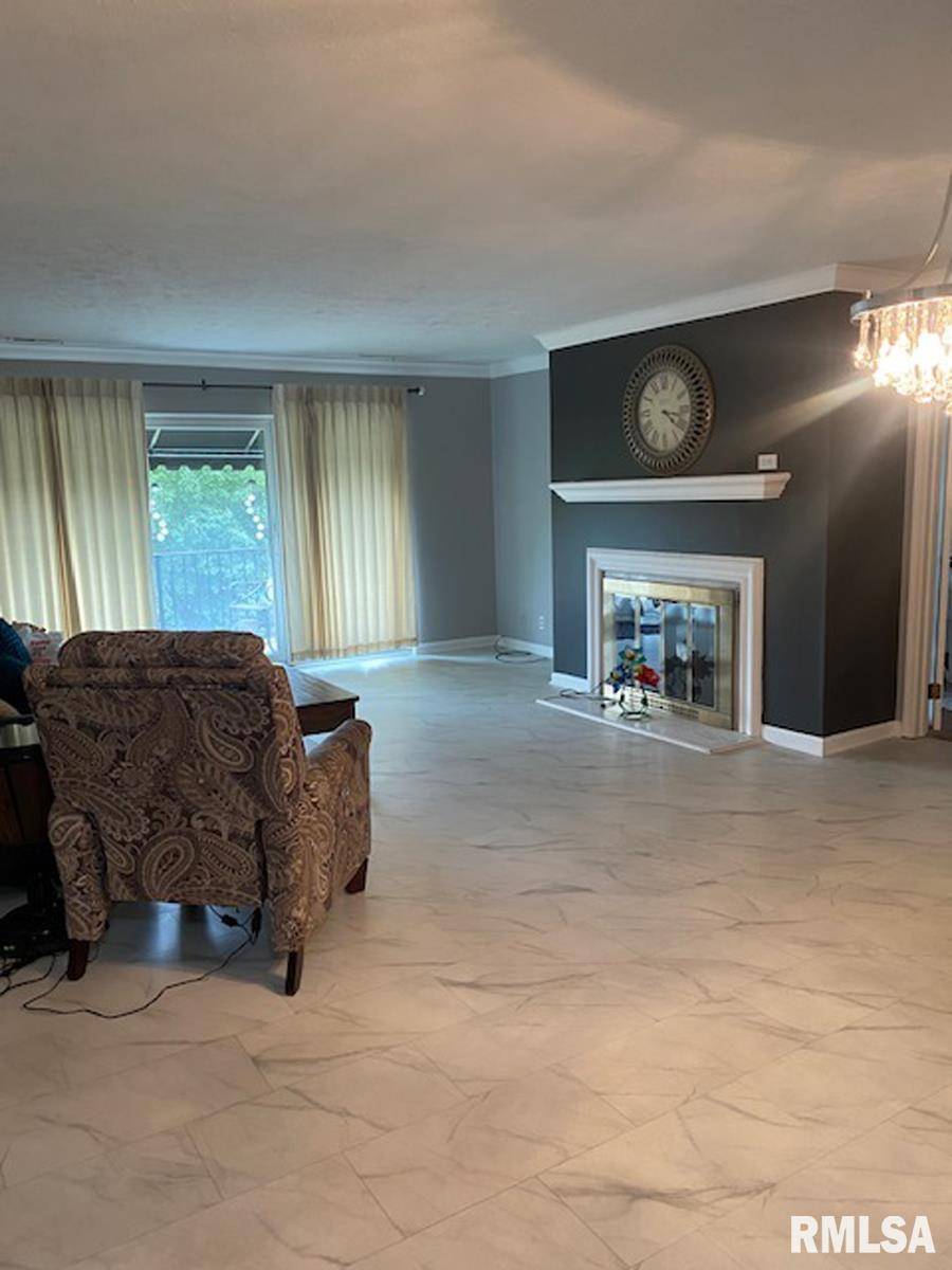 Peoria, IL 61614,4900 N KNOXVILLE AVE #205A