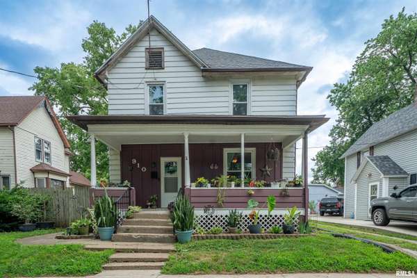 910 S 5TH ST, Pekin, IL 61554