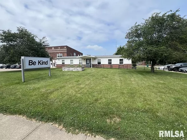 130 N BROADWAY ST, Table Grove, IL 61462