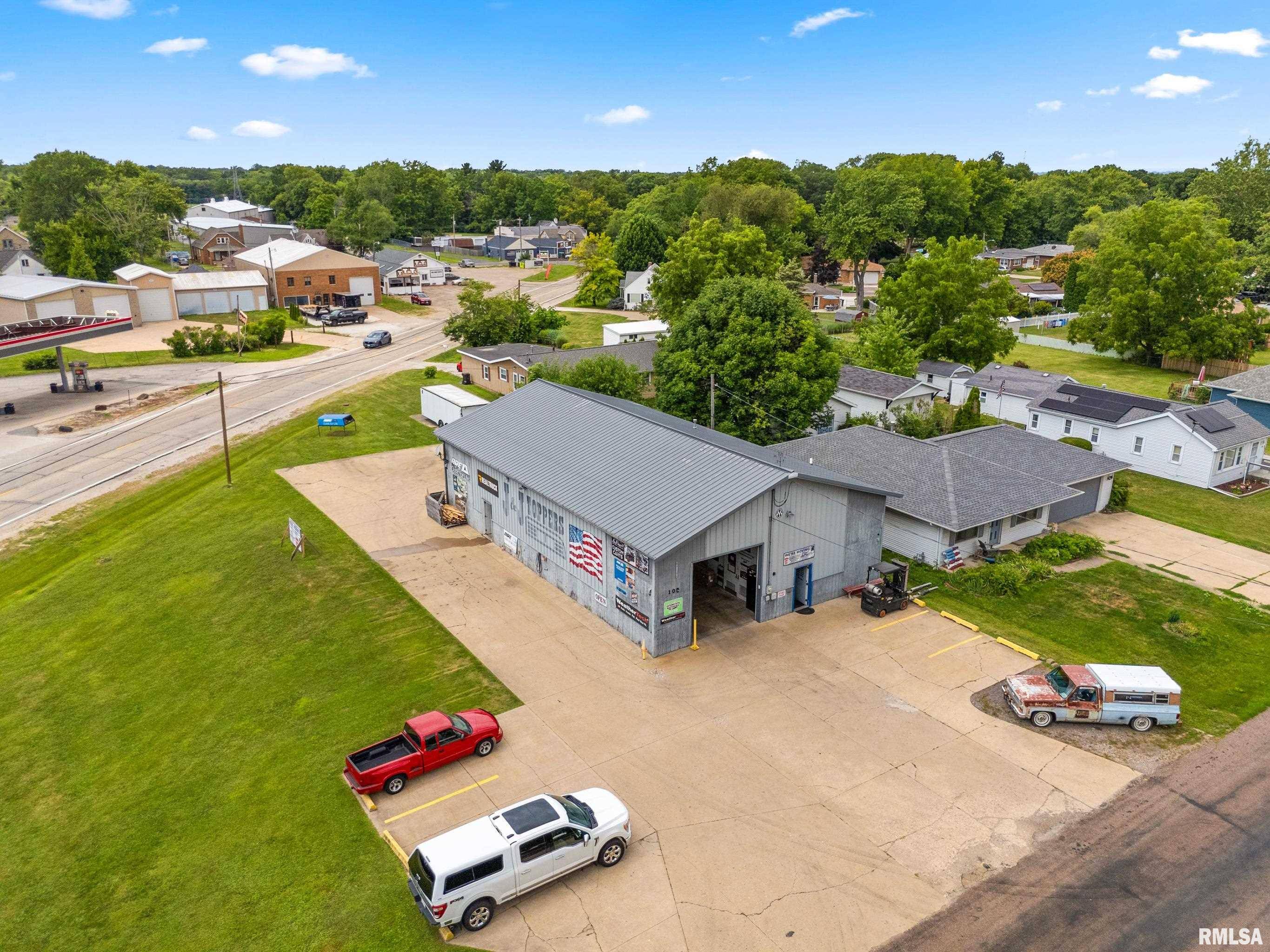 105 N HAWTHORNE AVE, East Peoria, IL 61611