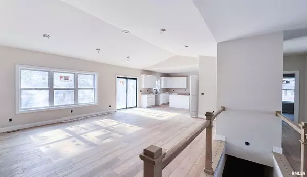 Peoria, IL 61614,2716 W Woods Edge DR