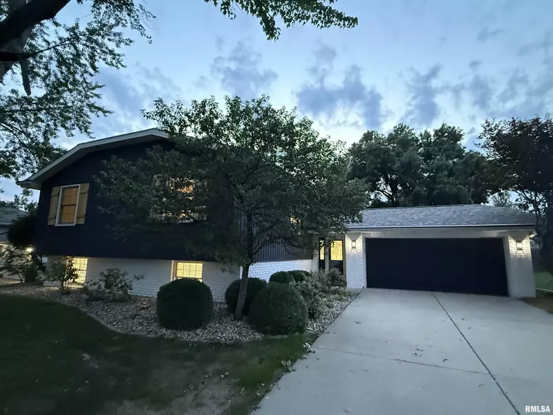 3201 W FORSYTHE RD, Peoria, IL 61614