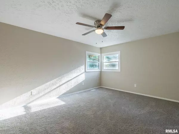 Delavan, IL 61734,7711 LINDEN LN