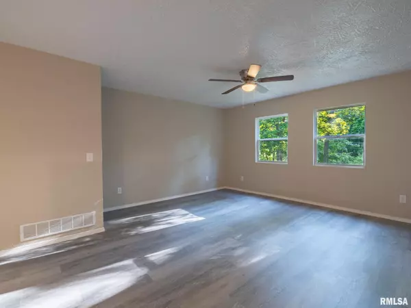 Delavan, IL 61734,7711 LINDEN LN