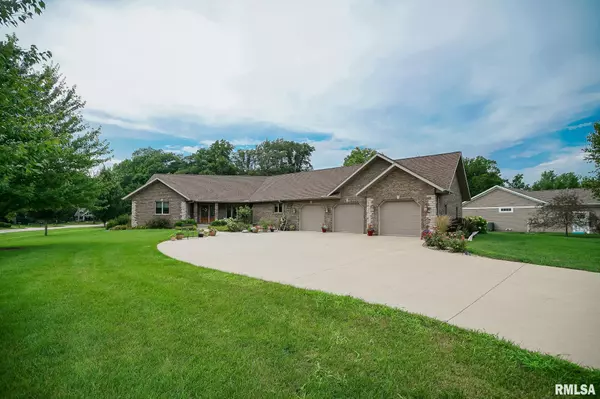 300 OAK VALLEY DR, Goodfield, IL 61742