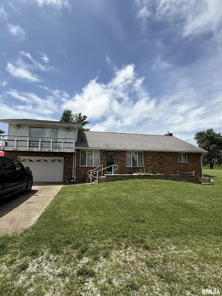 8323 E Briney RD, Ipava, IL 61441