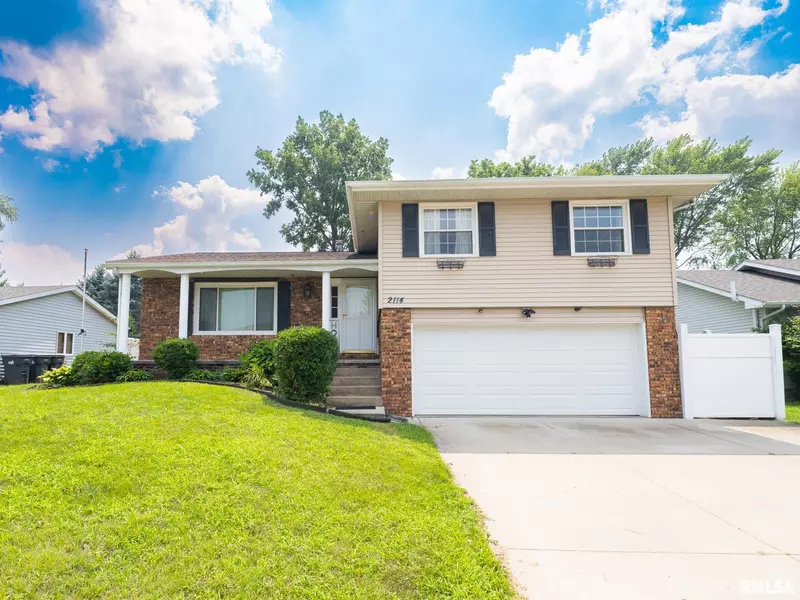 2114 MARIGOLD DR, Pekin, IL 61554