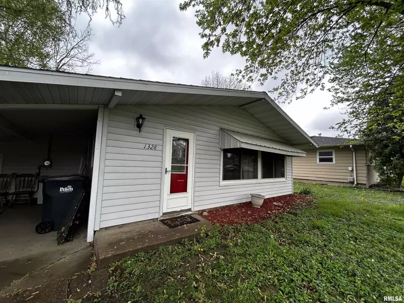 1328 HILLTOP DR, Pekin, IL 61554