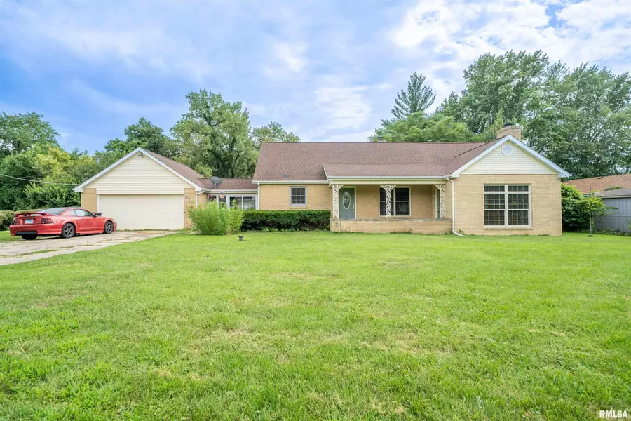 916 WOODLAND KNOLLS RD, Germantown Hills, IL 61548