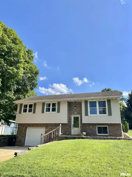 402 E PEARSON ST, Eureka, IL 61530