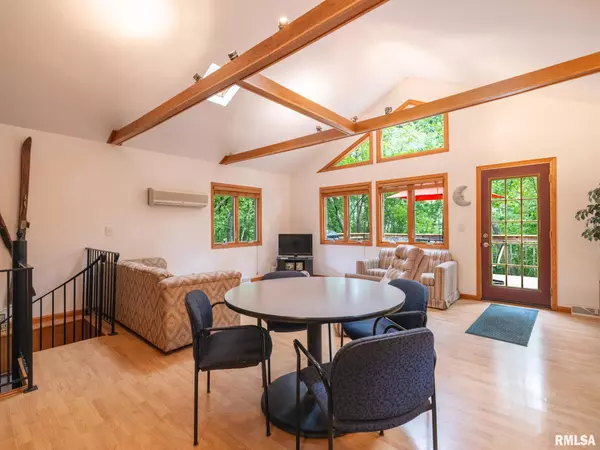 Dahinda, IL 61428,106 HAWTHORNE CT