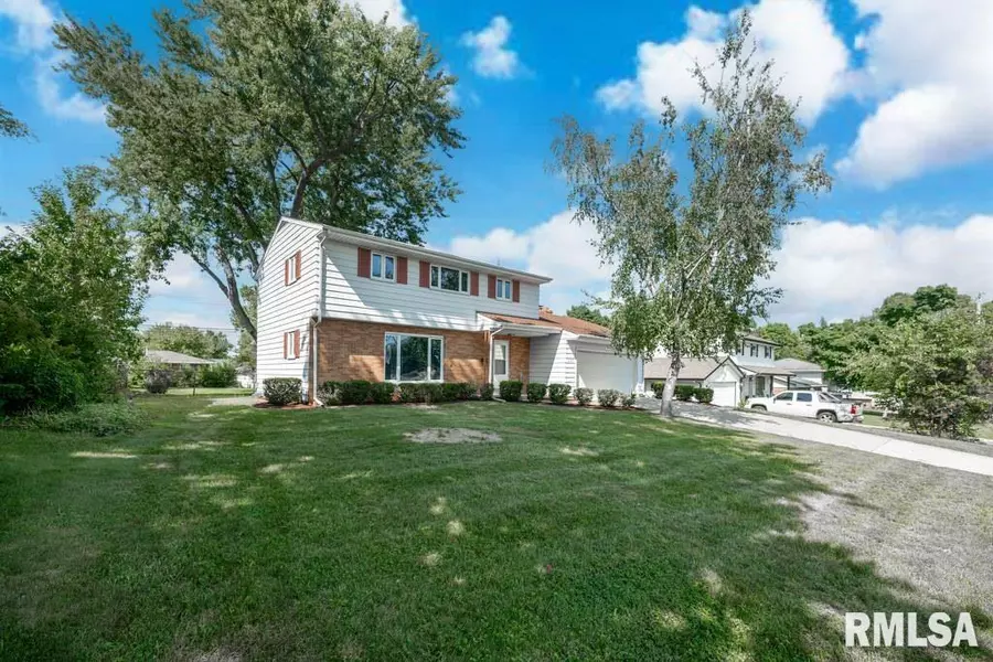 2301 W WAGNER LN, Peoria, IL 61615
