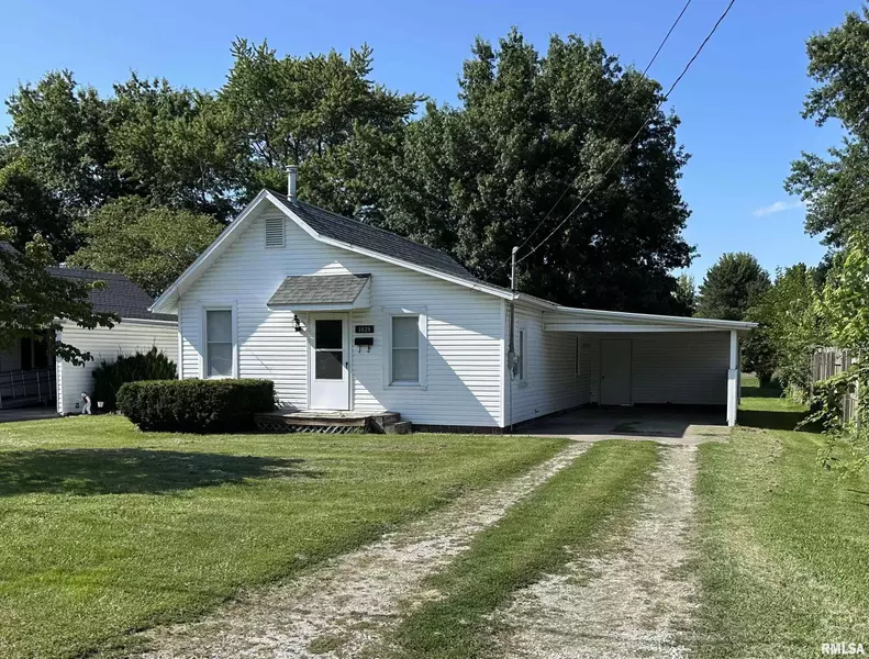 1028 E OAK ST, Macomb, IL 61455