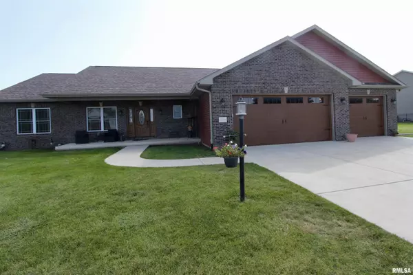 1324 CEDAR LAKE DR, Metamora, IL 61548