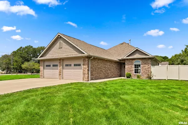 23 Magrabl DR, Canton, IL 61520