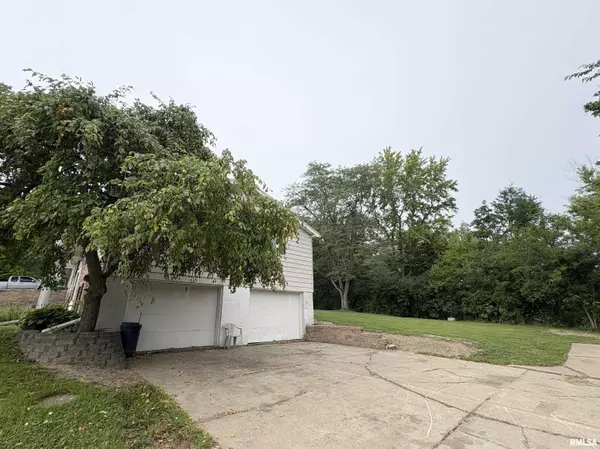 East Peoria, IL 61611,412 KERFOOT ST