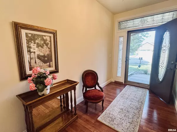 Edwards, IL 61528,6716 White Fir DR