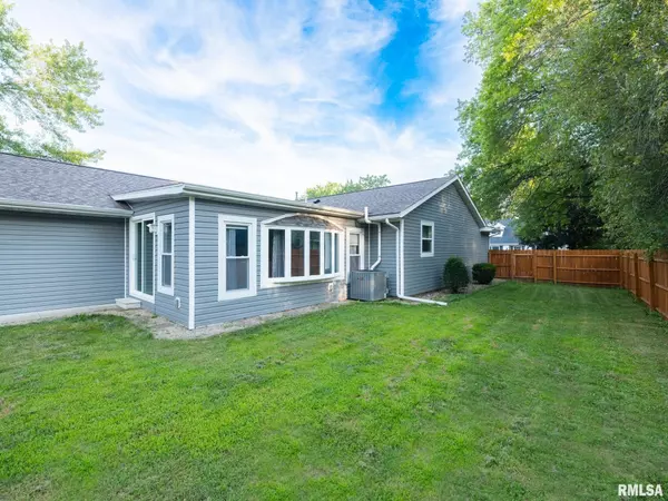 Mackinaw, IL 61755,300 W 4TH ST