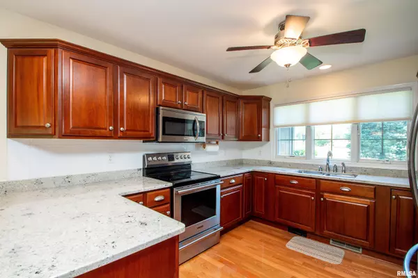 Pekin, IL 61554,7 COUNTRY CLUB CT