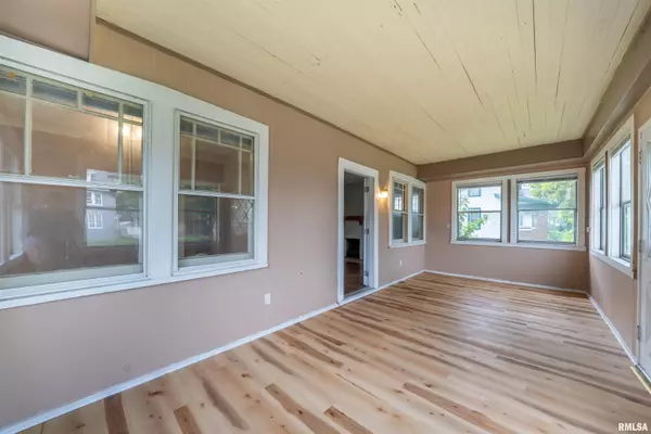 Peoria, IL 61606,1214 N UNIVERSITY ST